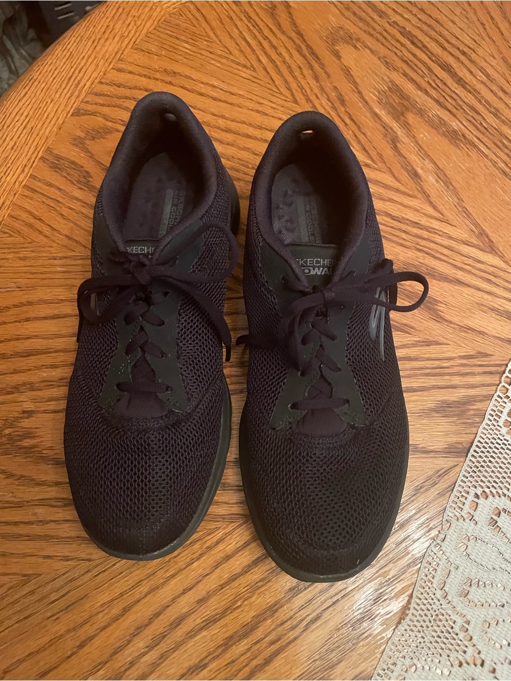 Skechers women’s size 10 athletic shoes